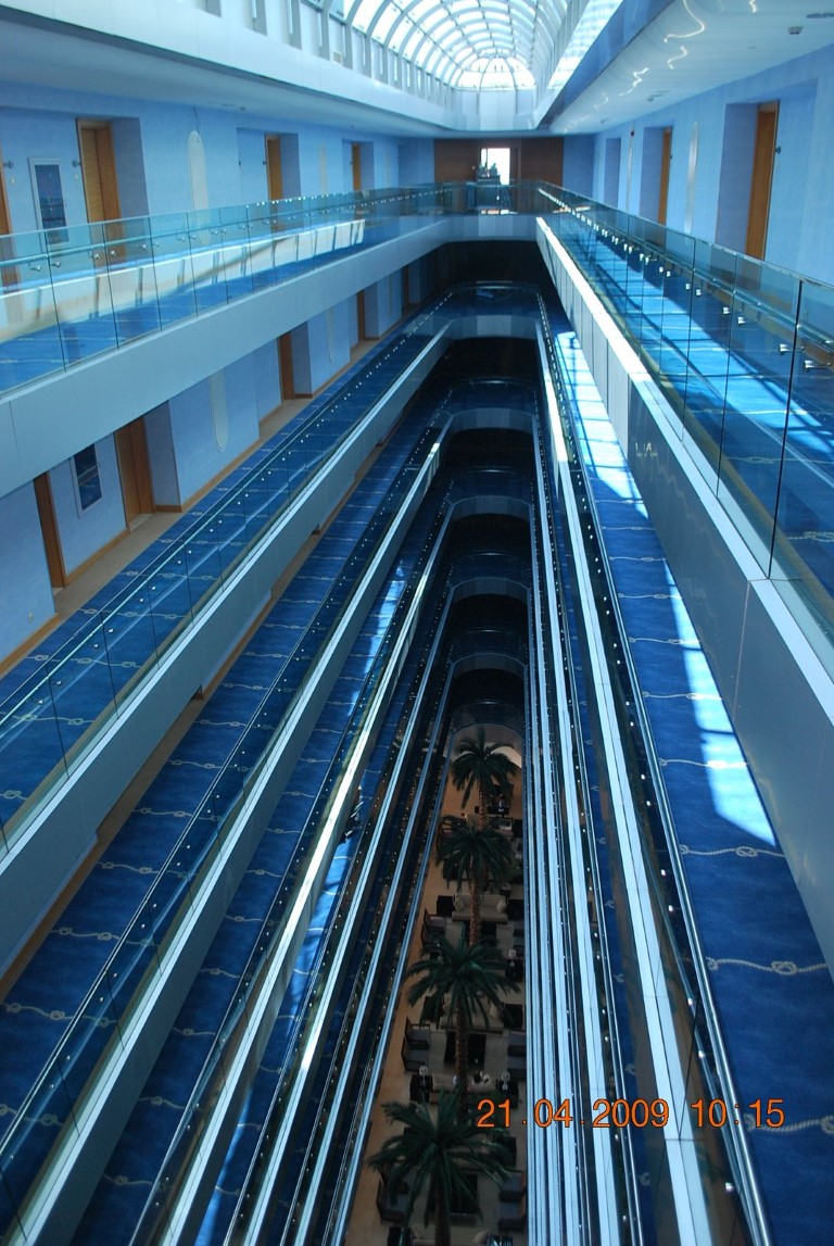 imagini hotel TITANIC LARA